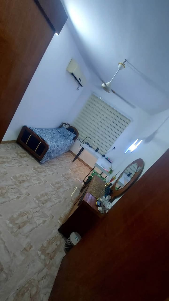مشتمل للبيع حي السكك المساحة90م
3غرف نوم
غرفة ضيوف 
مطبخ 
موزع 
صحيات 
شارع12موقع راقي جداً
للاستفسار والاتصال على الرقم التالي ***********
