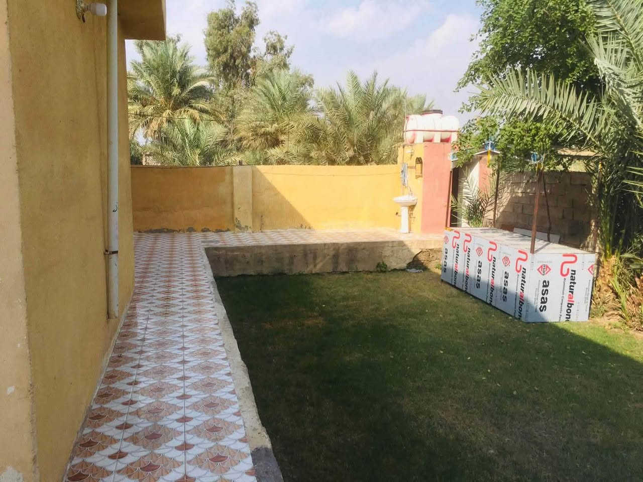دار للبيع 360م مع قطعه ارض 200م
ينباع كله او ينباع حسب الطلب 
غرف نوم عدد2 مع صاله ومطبخ وحمام وهول و استقبال وصحيات خارجيه مع مخزن خارجي 
مقابل مركز شرطه تاج الدين مجاور متحت ابو التبريد 
***********
***********
