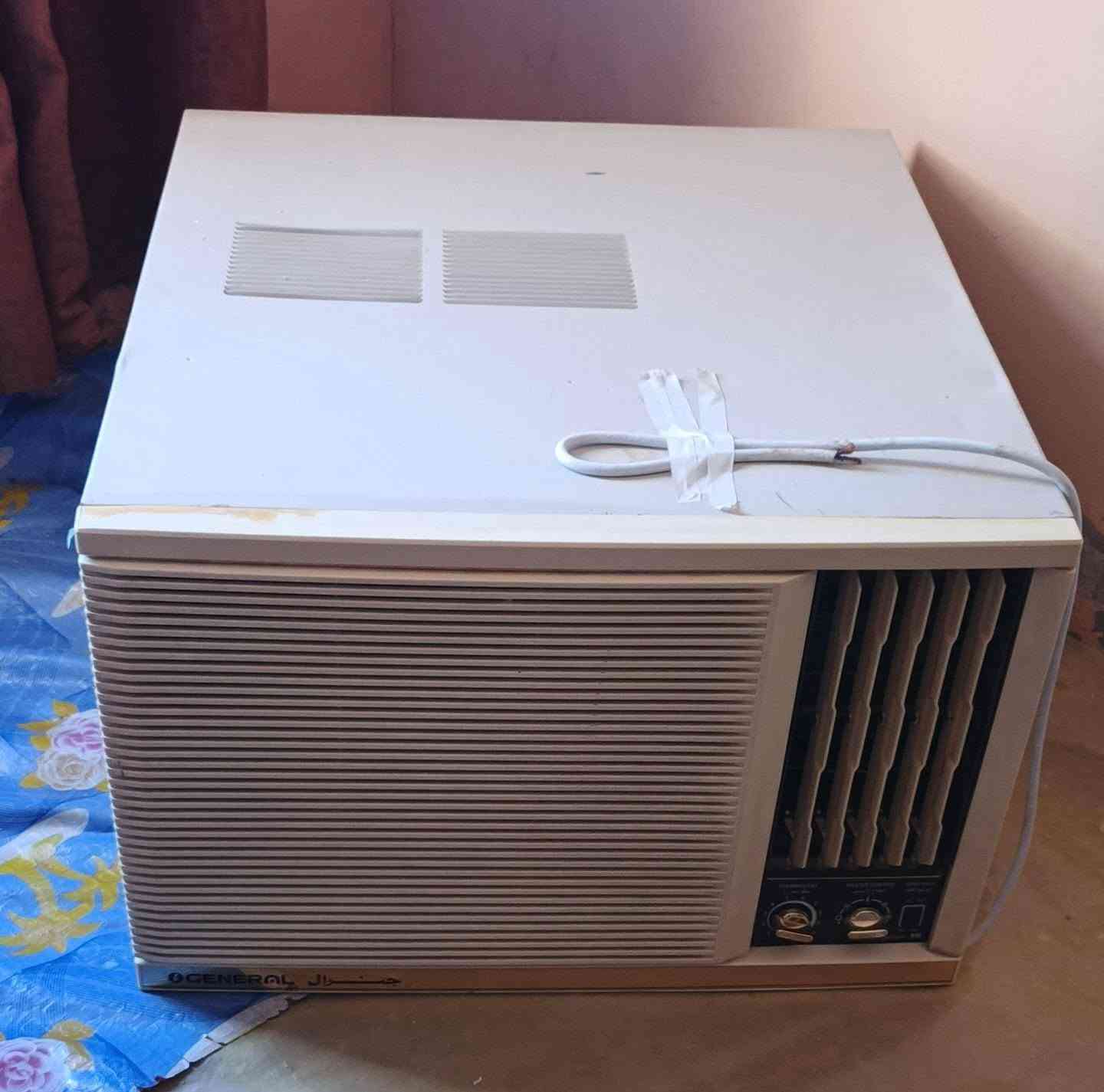مكيف جنرال طن ونص للبيع
بي ضعف بالڤان للأستفسار ***********
