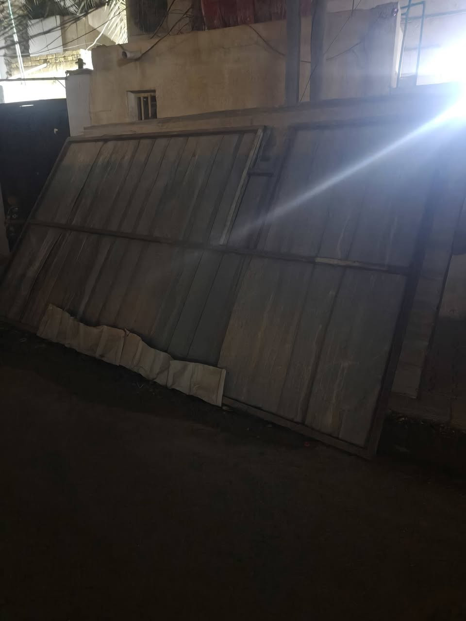 السلام عليكم سقفيات عدد 2
طول ٤متر 
العرض مترين و١٠ 
مكاني نجف حي المكرمه سعرهن قفل ٣٠٠ 
‏‪***********‬‏
