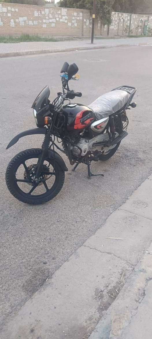 بوكسر جبلي مديل 23 نازله بال 24
اوراق اصوليه مابيها اي نقص الدراجه 
كفاله عامه اشاير لايت كله شغال مكينه برقي ممفتوح بيها مكفوله بعدها ع وضع الشركه مكينه خرسه 
مكاني بغداد الشعب 
السعر مليون و700  وبيها مجال 
تصال ***********
