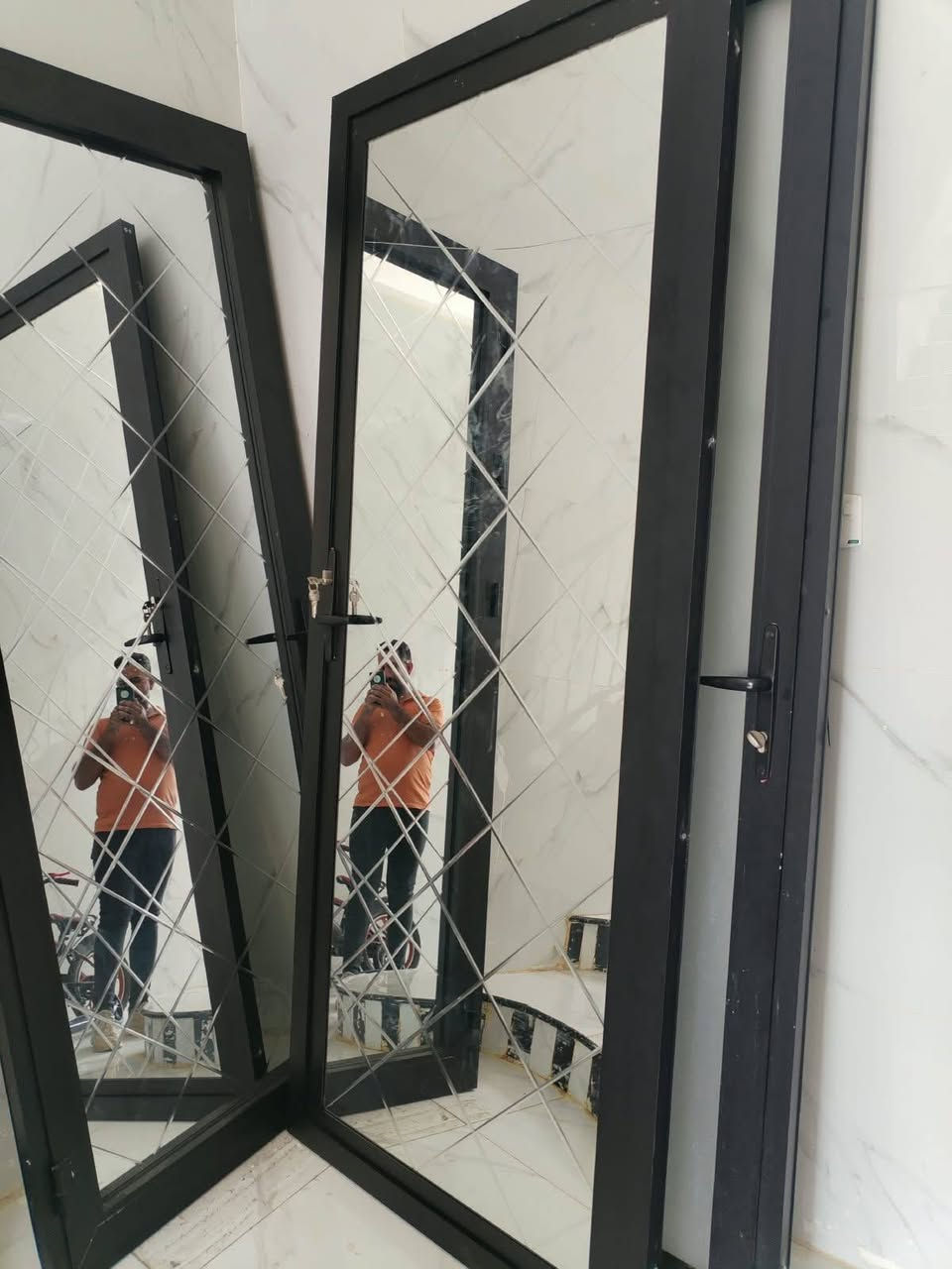 3 ابواب المنيوم 🇹🇷 تركي  لبيع
الباب الاول 
رتفاع 240
وعرض97
دبل جام وجه وكفه جام نقشه مو ساده 

الباب الثاني 
رتفاع 240
وعرض97
دبل جام وجه وكفه جام نقشه مو ساده

الباب حمام الثالث  
رتفاع 230
ولعرض 90
جام ضبابي 🌫

تواصل واتساب أو ماسنجر
***********
مستخدمات شهيرين فقط 
نضافه 90% ابواب
