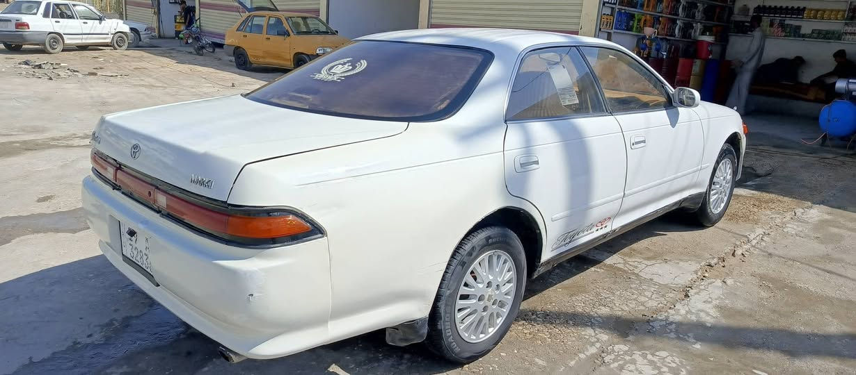 سلام عليكم .مارك نفخ كير ومكينه ونجي ناعم مديل 2000 لون ابيض لولي بسمي رقم انكليزي قبل شهر مداورها سنويه لسنه2031 مكفوله من الگص ونقل الجثه سياره مال جناي ابد ماتعبانه تجي تشوف بعينك وتفحص وتأخذ مكاني الديوانيه  غماس وهذه رقمي *********** السعر 62 وبي مجال وبيك خير وتدلل .

