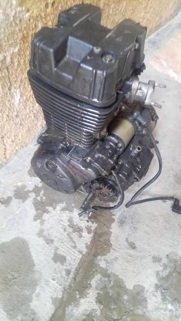 السلام عليكم
محرك دايوان 200cc للبيع
نقوصات بس فيشة مال عداد النمر و شفت مال دشلي
***********
