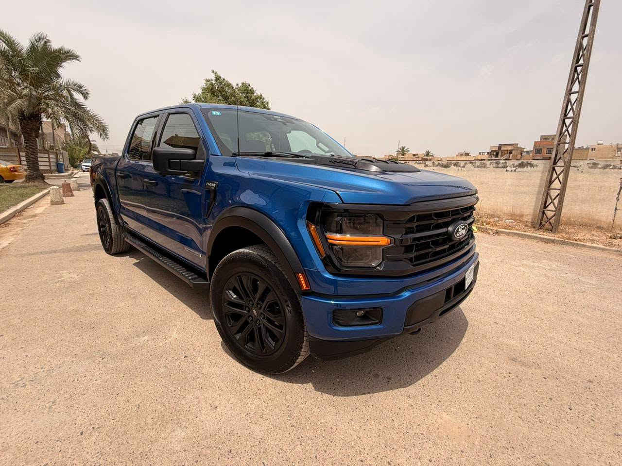 بسم اللّه الرحمٰن الرحيم
اللهم صلِ على محمد والِ محمد 
للبيع فورد F150  2024 هايبرد فول مواصفات  اللون بحري ازرق مميز
ماشية 15000 ميل فقط  مكان السيارة ببغداد
مواصفات السيارة 
حساسات 
رادار 360درجه
كامرات 360 درجه
ميز طعام
باب بدي فتح عل البصمة كهربائي
شاشات عدد 2 ديجيتل حجم كبير مال فول مواصفات 
قيادة ذاتيه و تحديد مسار واتو ستوب توقف ذاتي
كير 10 نمر 
كشنات كهربائي و تدفئه 
مري  كهربائي و اشاره و كامرا 
انارة محيطية 360 درجة 
منافذ كهرباء 220 فولت و كذلك 110 فولت بكل مكان بالسيارة  3 منفذ بالبدي طلب خاص 
وضعيات القيادة اكثر من 7 انظمة ( جبلي و صحراوي و اقتصادي و طبيعي و سبورت و سلس و صخري و ممطر الخ...)
محرك 3500 تون تيربو كير 10 نمر ، 4 ويل درايف 
 السيارة  حادثها فقط البنيد مفتوح بدون صبغ و رصعة بالقمارة صغيرة جدا لمزيد من المعلومات واتس اب او اتصال 

 
***********
