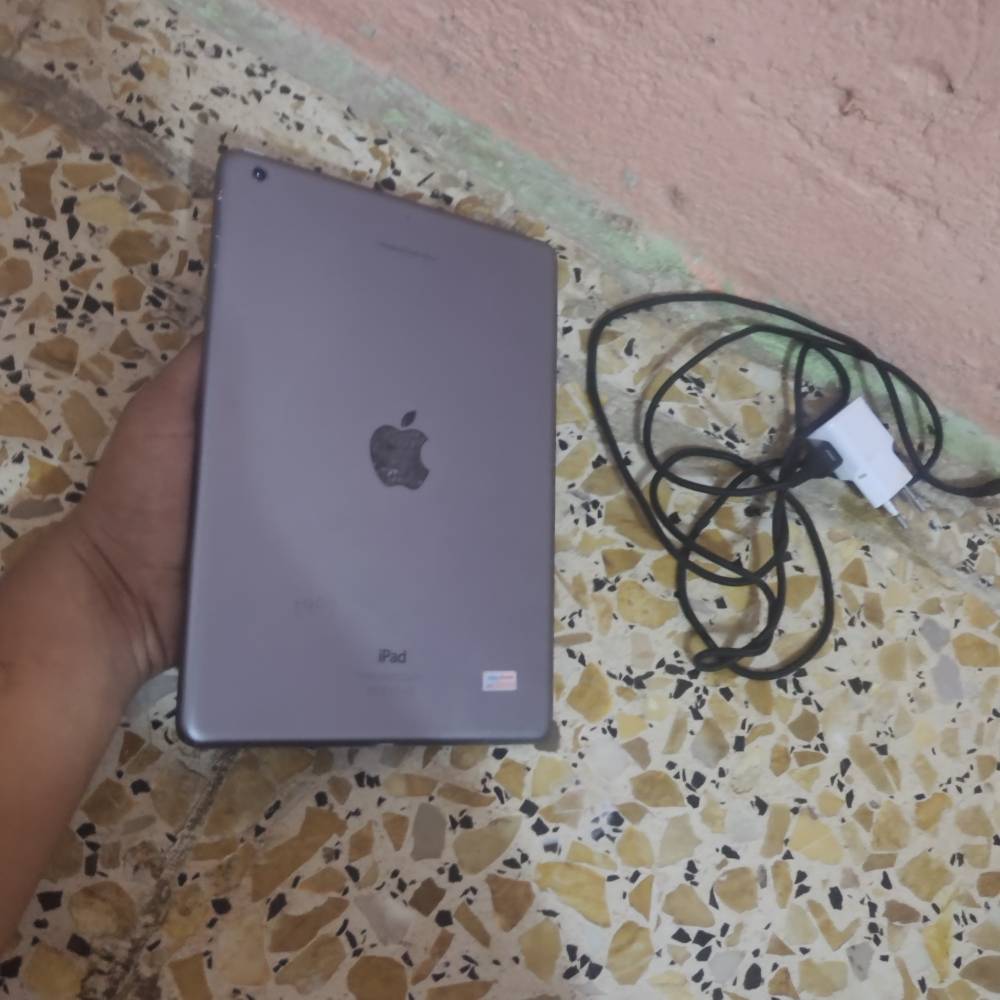 ايباد اير • ١٦ جيجا • بطارية ٦٠٪