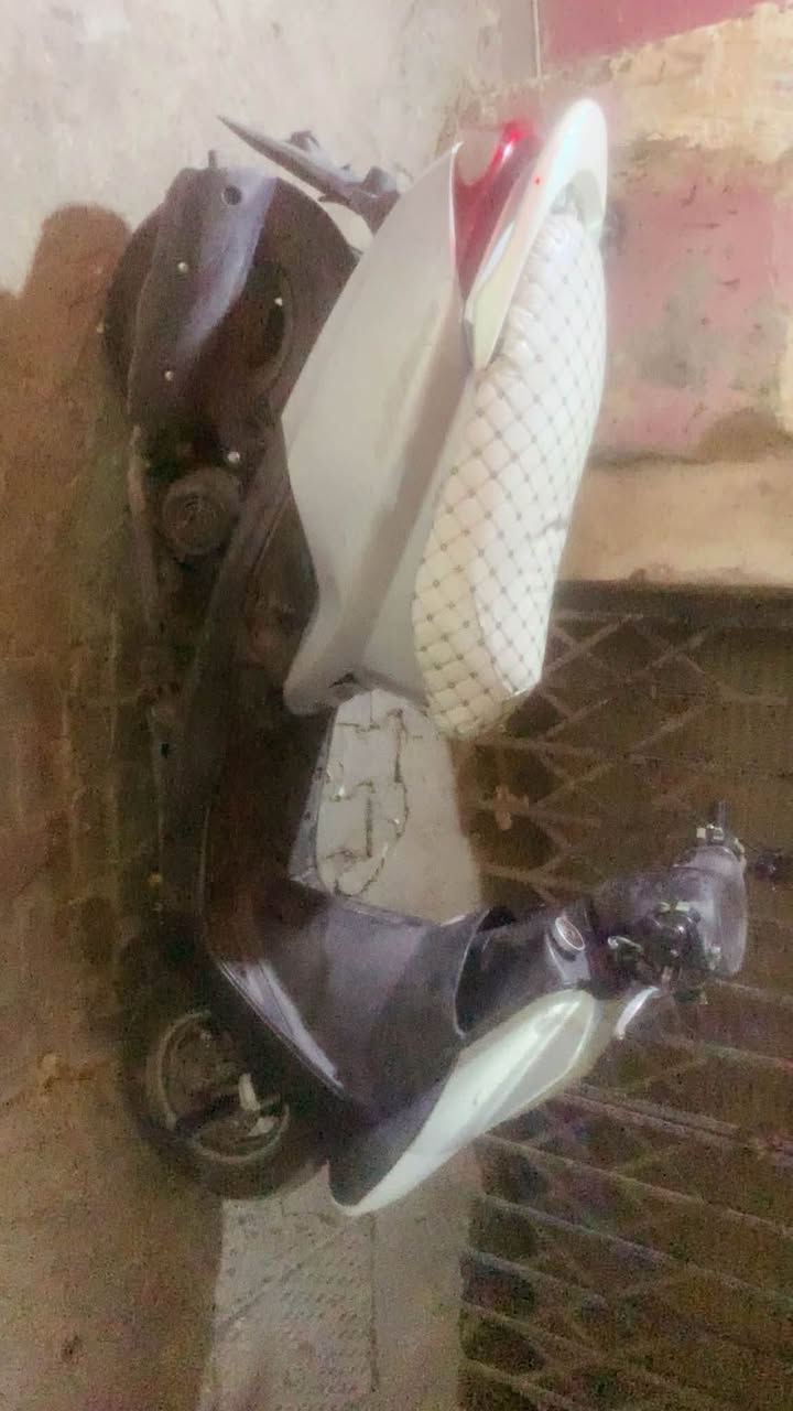 سلام عليكم الدراجه مكفوله المكينه من كلشي ودراجه حلوه أمنت الله نقص اللجم الفوك ولشاير موجوده سعر ٤٠٠ وبيه مجال ***********
