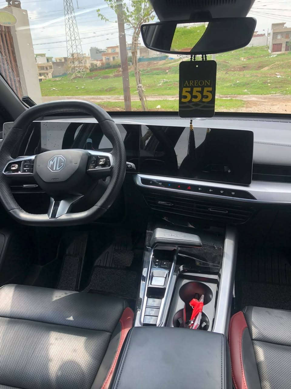 🚘 MG ONE 2024 LUX
لـــون الاســــــود مـــرغــوب

- **المحرك:** 1.5 لتر تيربو، 4 أسطوانات
- **القوة:** 181 حصان
- **العزم:** 285 نيوتن.متر
- **ناقل الحركة:** CVT أوتوماتيك
- **الدفع:** أمامي FWD
- **عدد المقاعد:** 5
- **سعة خزان الوقود:** 55 لتر
- **الجنوط:** 19 إنش
- **فتحة سقف:** بانورامــا كهربائية
- **الكاميرات:** 360 درجة
- **المقاعد:**sporty جلد لون الاسود +الاحمر +كـشن كهربائي
- **الشاشة:** شاشة رقمية + شاشة معلومات وترفيه
- **Apple CarPlay / Android Auto**
- **شاحن لاسلكي**
- **تشغيل عن بُعد**
- **دخول وتشغيل ذكي**
- **فرامل يد إلكترونية**
- **حساسات ركن خلفية**
- **مثبت سرعة متكيف (ACC)**
- **مراقبة النقطة العمياء**
- **تحذير الاصطدام الأمامي**
- **مساعد الحفاظ على المسار**
- **6 وسائد هوائية**
- **نظام ثبات إلكتروني ABS / EBD / TCS**
- **مصابيح LED أمامية وخلفية**
- **إضاءة داخلية محيطية**
***مـــاشـــیه 60km
 ــ. کــــــلین تــایتل بـــدون صبــغ بــدون بـــارد ورصــعات
شــــرط تـــحویل وغرامات 
مــــــــــــكان ســـیاره /كـــــركوك 
ســـــعره /155بــــیه مــــجال قلیل
*********** watsapp
***********
