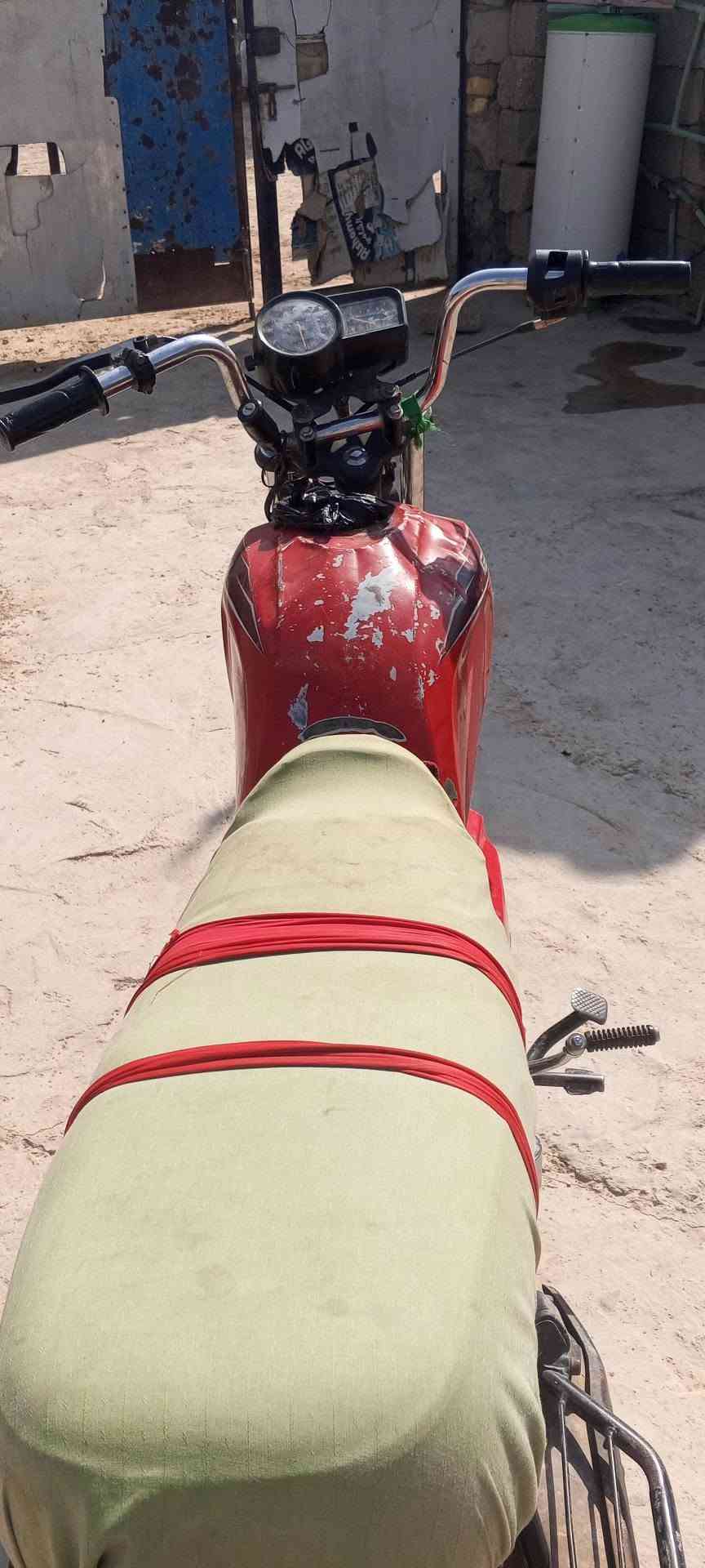 دراجه محرك ستوته نظيف 
تواير ويل كب دراجه مشيه حلو 
وراق سعره 350عنوان كوت شارع نفط 
***********مامتواجد فيس
