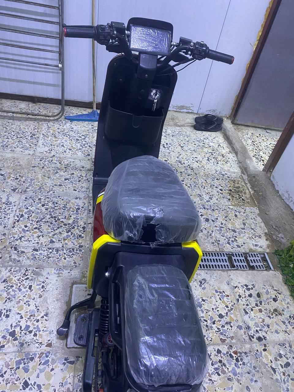 السلام عليكم 
دراجة شحن R11 مديل 2025 بطاريات جدد ملف 2000w كهربائيات شغاله شاحنة جديده تايرات جدد دراجة نظيف السعر 400 الف وبيها مجال تلفون *********** مكاني صبخة العرب البصرة, العراق
