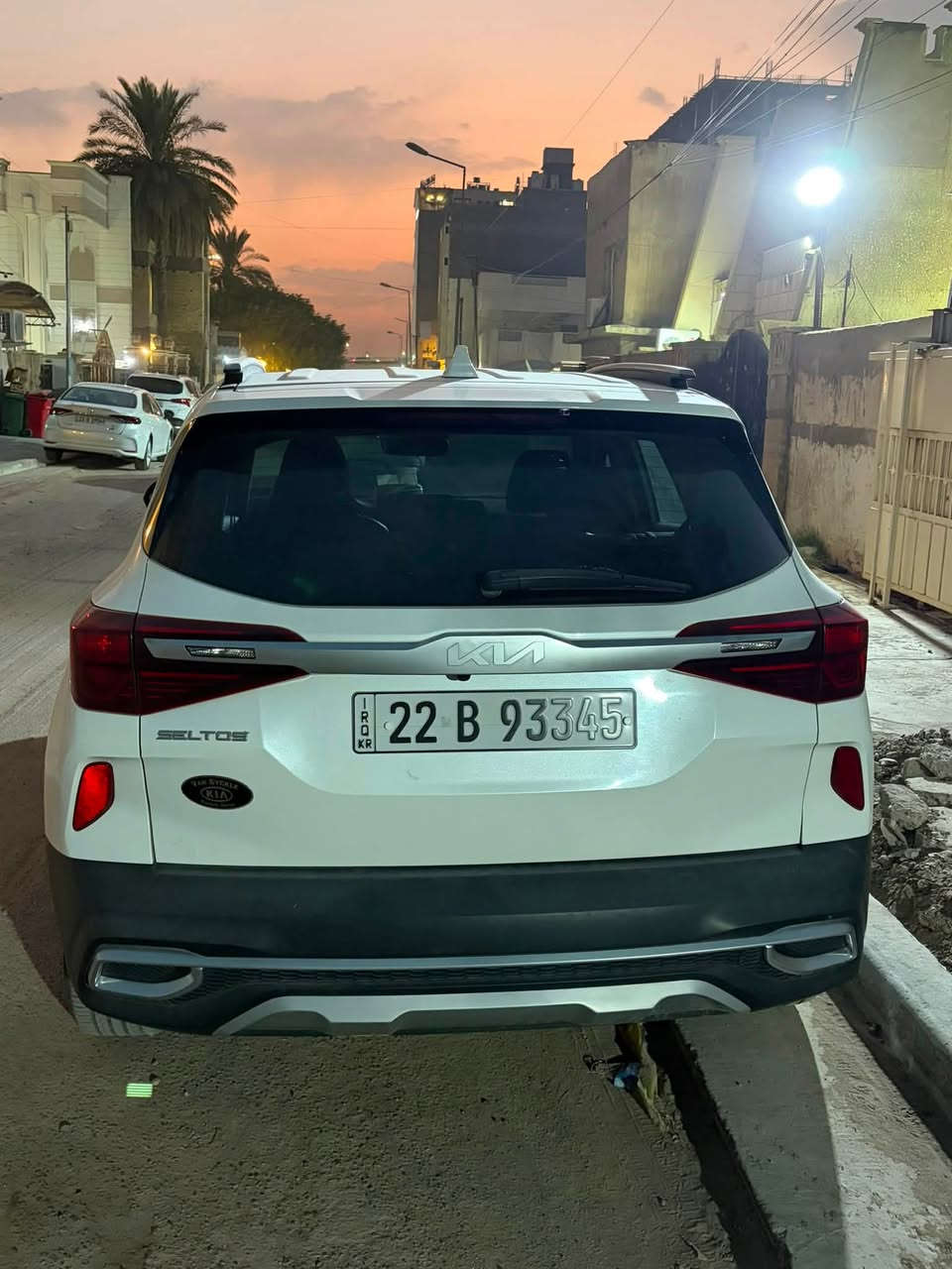 🚘 للبيع كيا سيلتوس وارد أمريكي 🇺🇸

🔹 الموديل: 2022
🔹 المحرك: 2000 CC
🔹 الدفع: فور ويل 4×4
🔹 الممشى: 128 ألف كم
🔹 رقم أربيل
🔹 السنوية باسمي

✨ فول مواصفات:
• كراسي جلد
• تدفئة كراسي
• رادار أمامي وخلفي
• شحن وايرلس
• تحديد مسار
• لايت عدسة زينون
• بلادي
• تبريد قطعتين

🛠️ الحادث:
• حادث بسيط
• بنيد مبدل + دعامية
• بدون إيرباك
• بدون لغد
• بدون شاصي
• بيها رصعة بالباب والصدر، مبينة بالصور

📋 رقم الشاصي موجود، تگدر تجيكها وتفحصها وتتأكد بنفسك.

💰 السعر: 165

📍 المكان: بغداد – حي القادسية

📞 للاتصال: ***********
