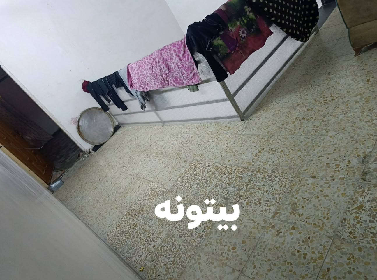بيت للبيع 100متر الواجهه 5 نزال 25
بغداد الدسيم 
يحتوي  الطابق الأول على استقبال وغرفة نوم وصالة وصحيات 
والطابق الثاني غرفتين نوم وحمام وبلكونه 
ملاحظة الطابق الثاني السقف سندويچ 
الاستفسار خاص ***********
