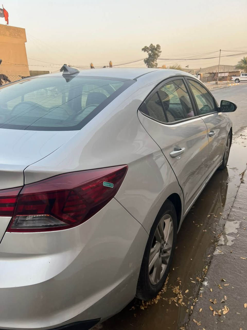 سلام عليكم عندي النترا 2019 السياره كلش حلوه وناعمه تبريد ثلج ❄️ والسونار داخل الصور السياره بدون ايرباك محرك ٢٠٠٠دوش والكير atرقم بغداد الجديد إنكليزي سياره ابسمي وتحويل مباشر السعر ١١٥وبيه مجال قليل واني مكلف بل نشر عنوان الشعب شارع عدن وهاذ رقمي ***********الرقم بي واتساب
