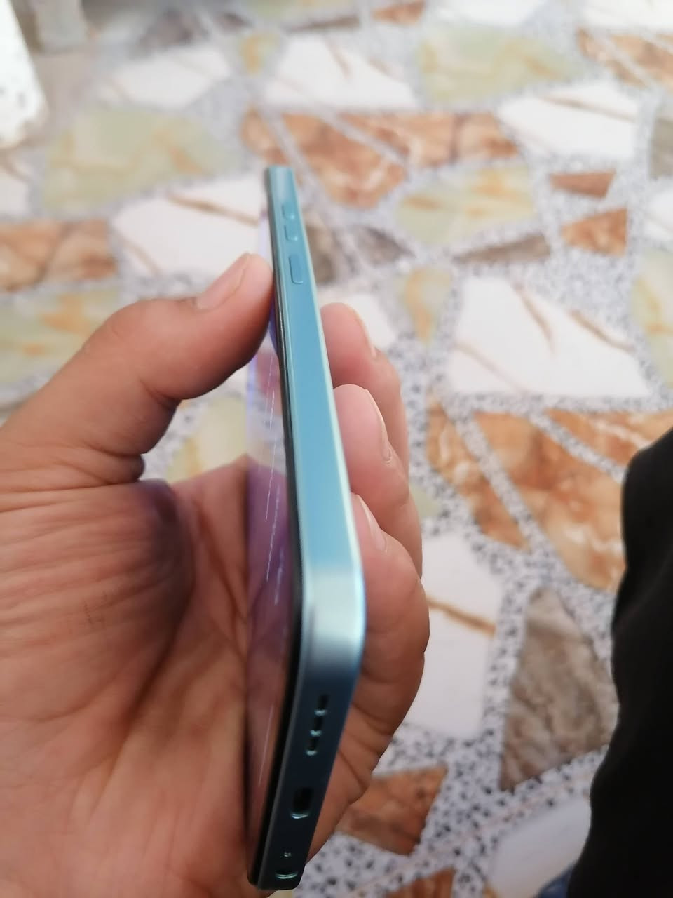 السلام عليكم موبايل تكنو سبارك جي 2 النظافه 100% سماعات استريو موبايل صار لي اسبوع منه اخذته النظافه فول كاميراته يخبلن كامل مكمل هو وكرتونته وملحقاته ***********موبايل جديد السعر 170 وبي مجال المكان حله
