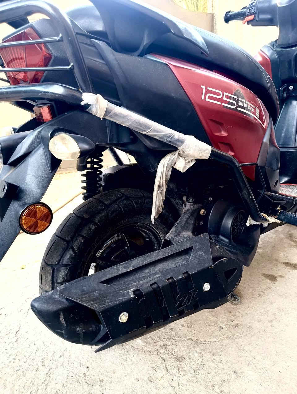 🏍️ للبيع دراجة ZR موديل 2022 + درع 

🔴 اللون: ماروني
🔵 سويج عدد 2 
📄 أوراق جنوبية أصولية كاملة
💰 الكمرك مدفوع بالكامل فقط السنوية + اللوحة ومعاملتها بالمرور تكلف 200 ألف .
🛣️ ماشية: 23 ألف كم
💰السعر : 2 مليون 100 الف 

📲 للاتصال عبر واتساب: ***********
