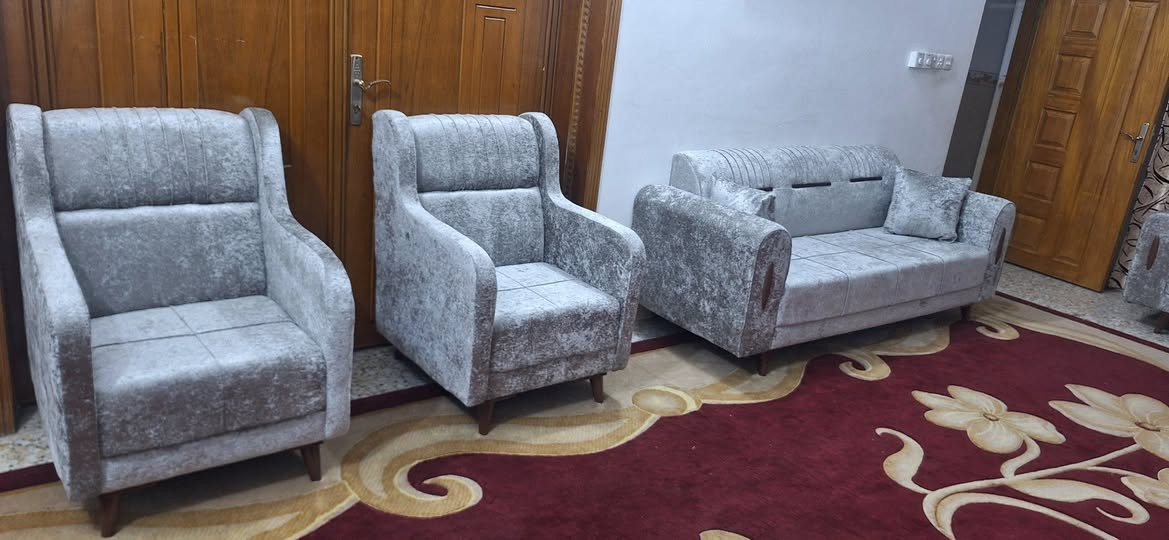 السلام عليكم تخم +قنفه ثلاثيه للبيع جديد السعر ٦٠٠الف
***********
