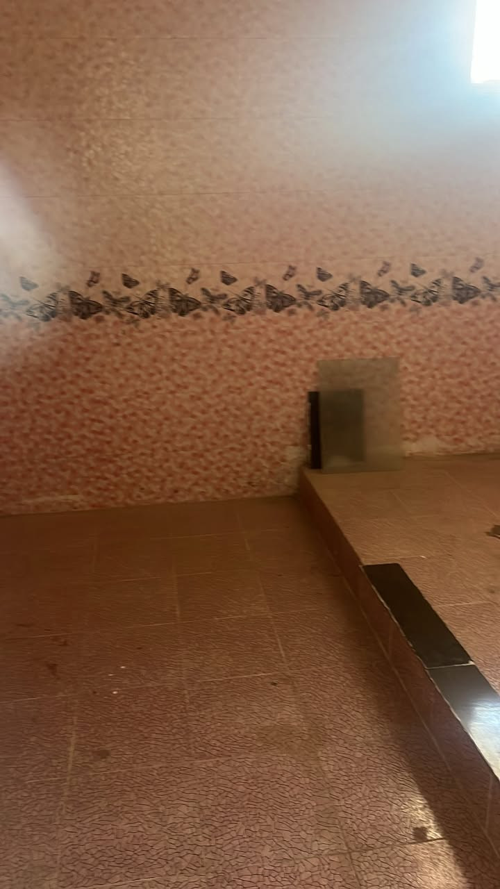 يا الله عرضنا لهذا اليوم بيت للايجار مساحه 190  متر طابقين 
يحتوي على 4  غرف نوم 
سعر الايجار 750  الف 

​📍 الموقع: بابل، حي الجامعه مقابيل كلية الصيدله 
​للاستفسار  الاتصال   غلى الرقم ***********
