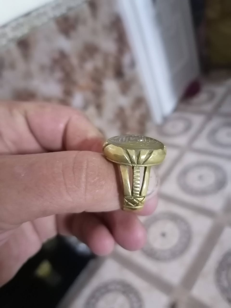 عقيق يماني شرف الشمس مخطوط بيومه قياس الخاتم 23/24 القالب نحاس السعر 30مع التوصيل
