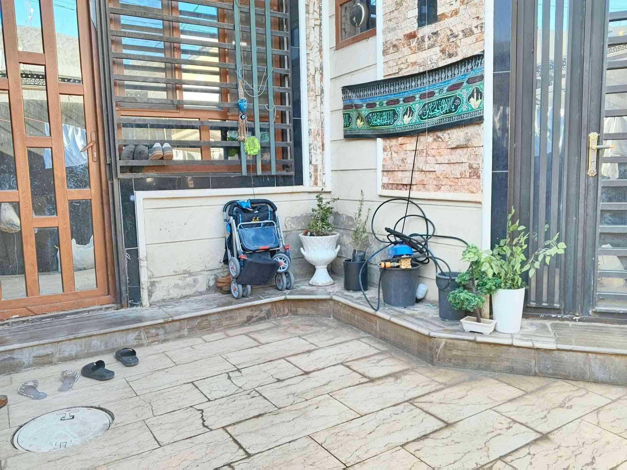 بيت طابو صرف بسمنه في حي الوفاء تقاطع الميلاد بيت حرف T كبالك فرع رابع بيت عن شارع العام مساحه 200 متر 3 طوابق يحتوي على 6غرف اودوانيه صاله حبيره 6حمامات اوتواليت بيت جاهز من كلشي طابق ثالث على طول بيت مخزنين مسكوف كامل عنوان حي الوفاء تقاطع الميلاد ***********
