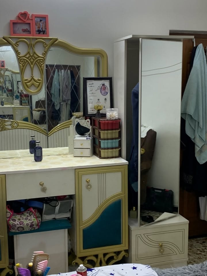 غرفه نوم للبيع الغرفه جديدها ونضيفه.
اخذته ب٣ ملاين. ودا اشيل واريد ابيعه. السعر 

اتصل ع هذه رقم تدلل  ***********

