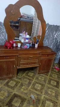ميز تواليت • للبيع • واتساب