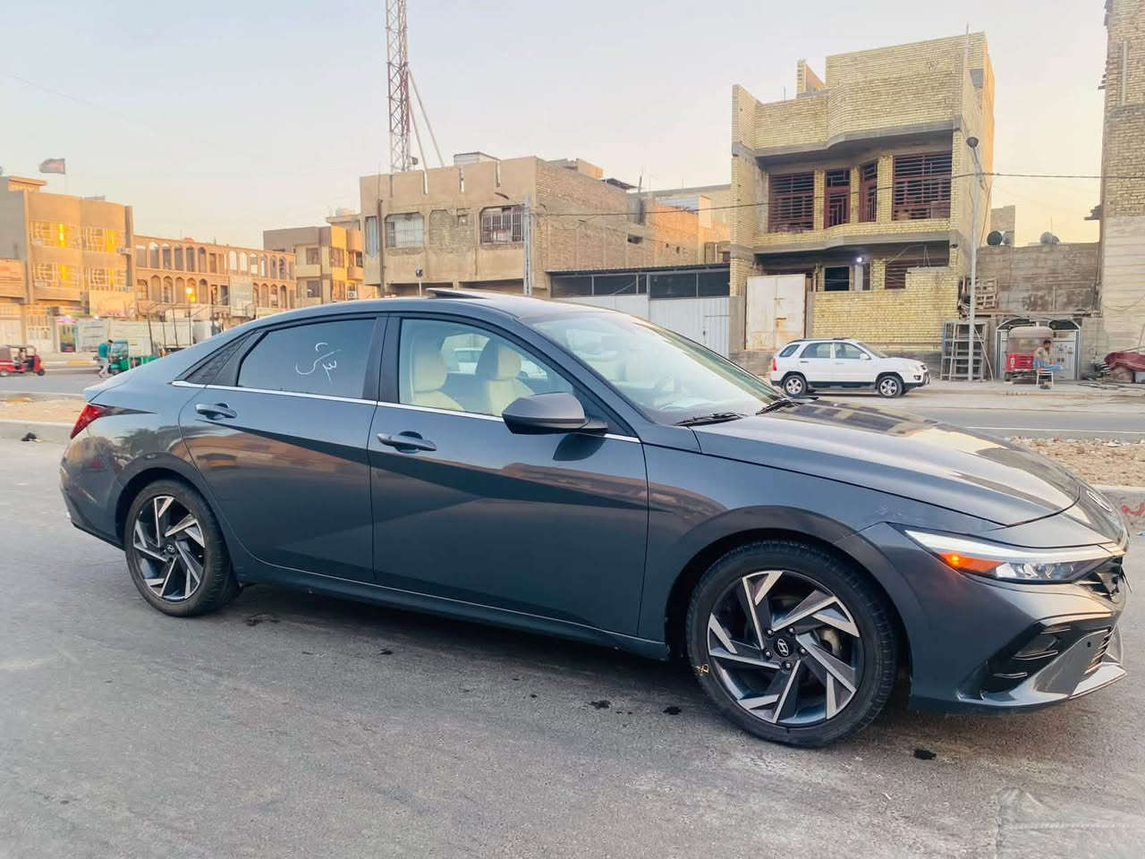 سلام عليكم 
النترا 24 فول واحد على واحد السياره جديده وحره بدون رقم 
السياره صور الحادث ربع البنيد وحافه الجاملغ بالمنشور السعر جدا مناسب السياره ماشيه 37 mi السياره مناقصها شي كامله وجاهزه من كل النواحي 
للاستفسار على الرقم ***********
مكان السياره بغداد
