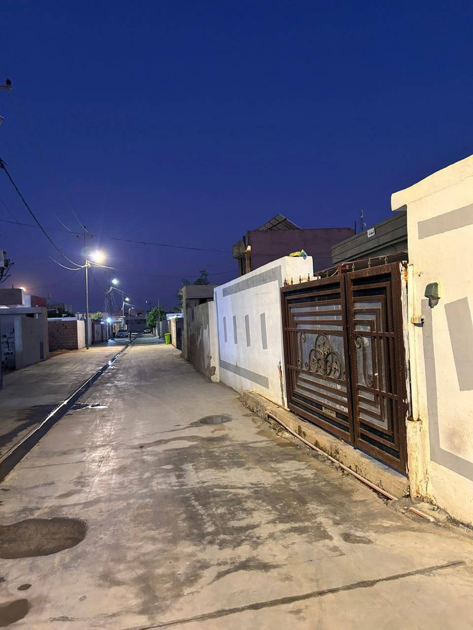 السلام عليكم بيت للبيع
العنوان حي الأطباء الفرع الأول فرع الجامع 
 الفرع راقي وخدمات كامله 
السعر 63وبي مجال 
طابو زراعي 
مساحه 250متر
للاتصال ***********
