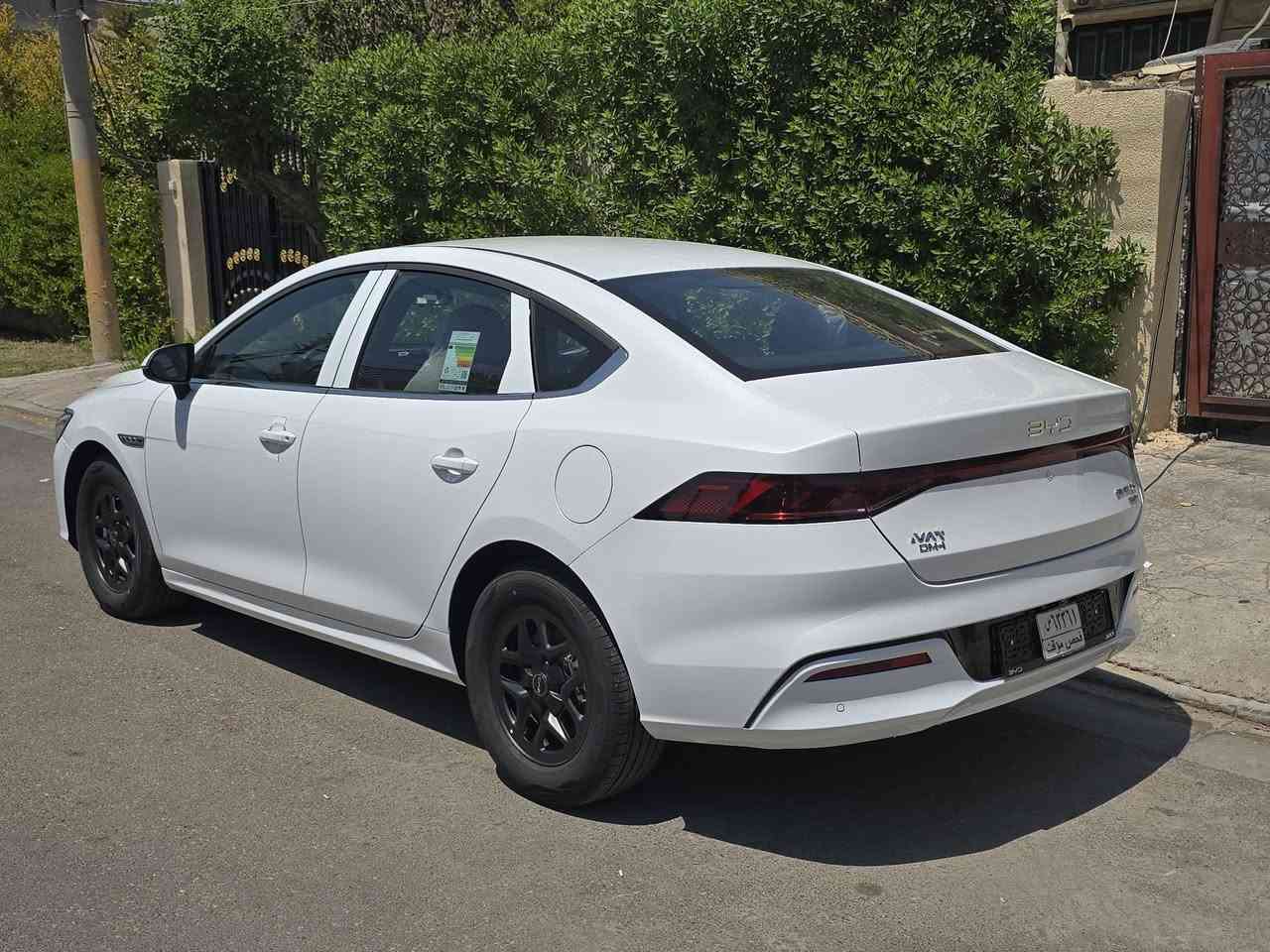 بي واي دي كن بلاس 2026 زيرو  زيرو 

ب BYD Qin Plus Hybrid 

السعر : جوة السوك اتصل ع الرقم ***********

خليجي ضمان وكالة NAT العراق 

 6 سنوات ضمان على السيارة.
8 سنوات ضمان على البطارية.

 المواصفات:
 محرك بنزين + هايبرد اقتصادي وعالي الكفاءة.
 بصمتان ذكيتان مع تشغيل عن بُعد.
 مقاعد جلد فاخرة بلونين (أبيض وجوزي).
شاشة وسطية دوارة.
عداد ديجيتال بالكامل.
 تحكم بالمقود من الجهتين.
 كاميرا خلفية.
 حساسات ركن.
 داخلية مطعمة بديكورات Piano Black الفاخرة.
 أنظمة قيادة وأمان متكاملة.
أوضاع قيادة متعددة (Drive Mode).
اوتو Auto Hold.
 مانع انزلاق (Traction Control).
 هاند بريك كهربائي.
مساعد صوتي يدعم اللغة العربية.
 تبريد أمامي بقوتين (2 Stage).
 مصابيح أمامية زينون.
 مصابيح خلفية LED.
 ملحقات الوكالة كاملة مع السبير وطفاية وشاحنة وجنطه طبابة

مكان السياره بغداد حي الاطباء بلجهاد قرب خدمي شارع المطار للتواصل 
***********
