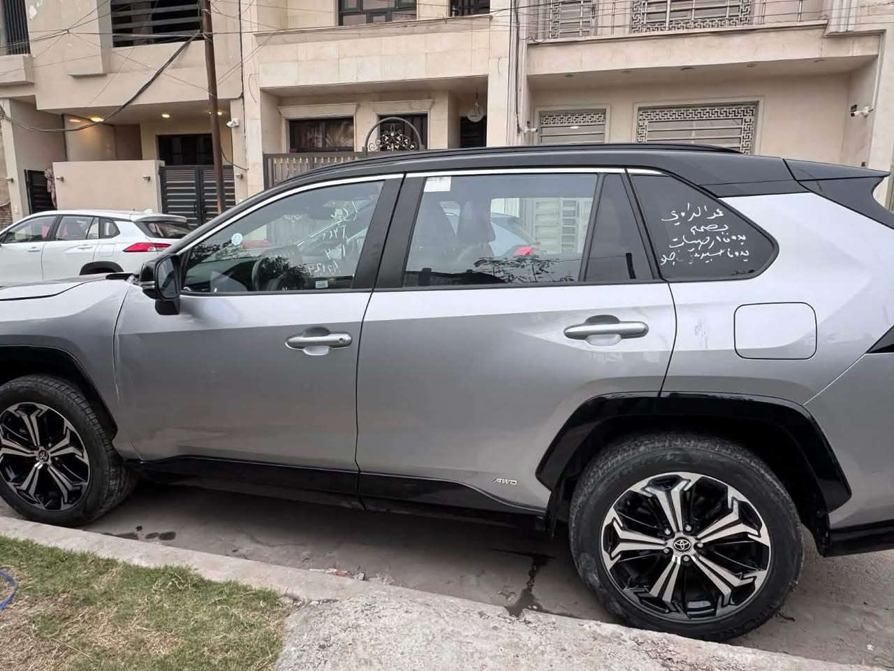اعلى فئة موديل 2023
برايم Xse
تو كلر
فول الفول 1/1
ماشيه 11 الف بس
بلك ان
تجي 3 انظمة شحن كهرباء+ هايبرت + بانزين
السيارة كامله بدون اي نقص تجي فتحه قماره اسود 
شاشه كبيرة
سماعات pdj
كشنات جلد
كشنات تبريد وتدفئة وكهربائية 
تحكات كامله
كاميرات
رادار 360 درجة
حساسات 360 درجة
وباقي المواصفات المعروفه للفول
*********** 
السعر 240 
المايشتري لايكسر ويتفاوض
