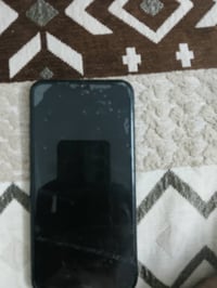 ايفون 11برو ماكس مثل ما موضح بالصور البطارية معلاية المكرفون الة تفتح ...