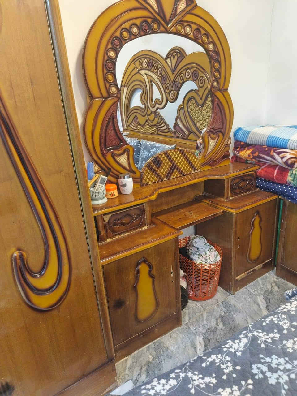 سلام عليكم غرفه أخشاب لبيع السعر خاص
رقم ه‍ ***********
 من رخصة أبو الكروب
