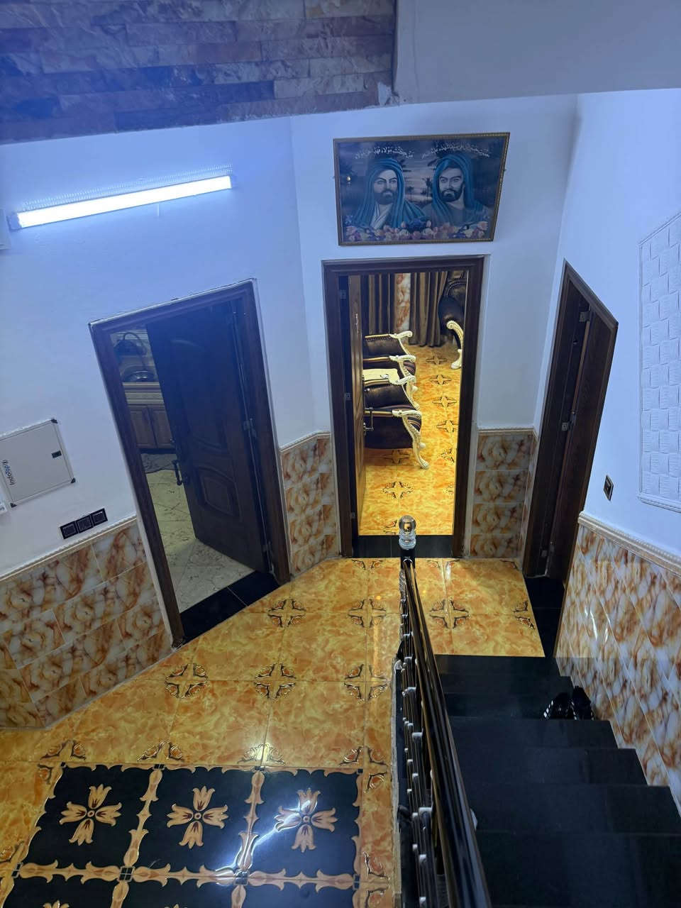 بيت مساحته 100متر ركن مربع طابقين بناء حديث في الحي الجامعي للاتصال *********** عمارة, ميسان
