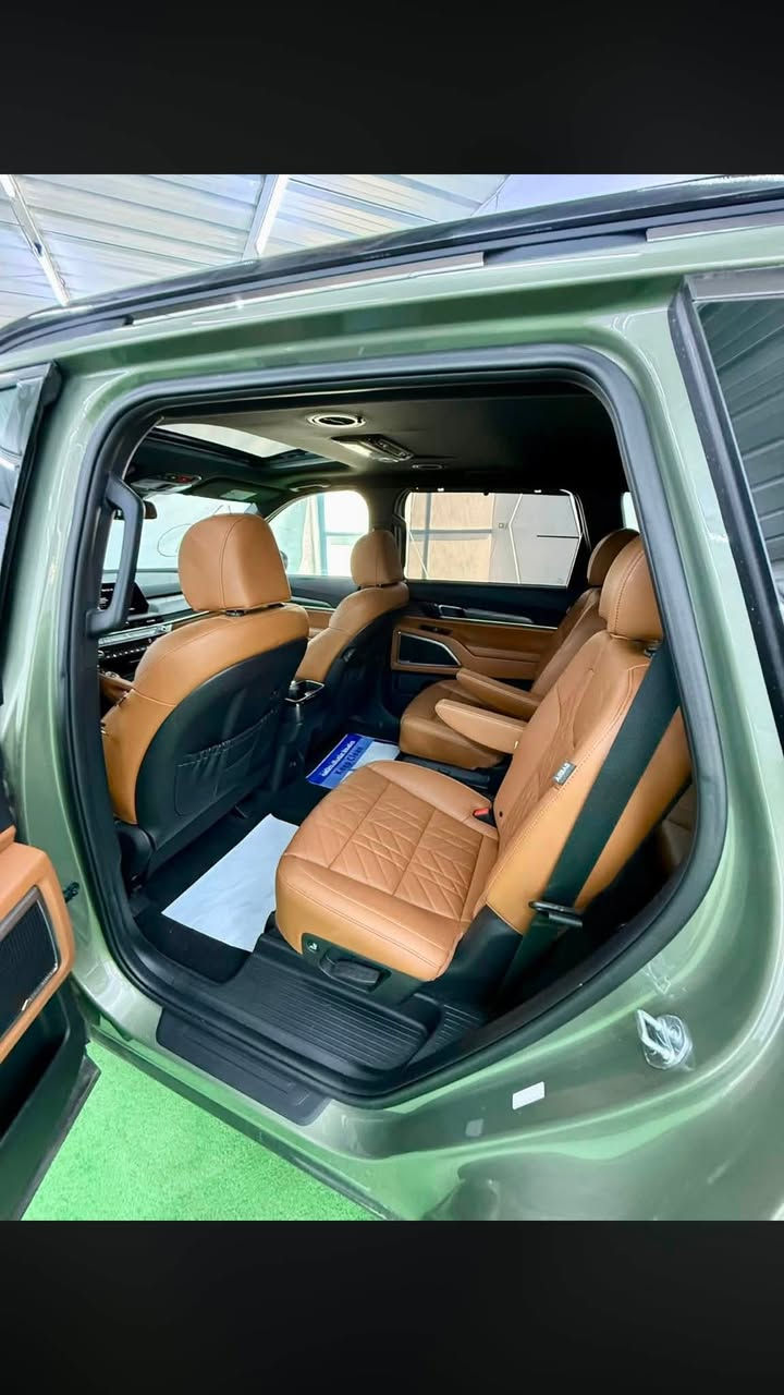 ‏2024 KIA TELLURIDE ..   X line
كيا تلورايد 
موديل :- 2024  رقم شهداء واسط ب اسمي 
الحادث سرقه دعاميه اماميه فقط  السياره كلين تبديل دعاميه  
لون :- زيتوني       
قوة المحرك :- 3.8 بانزين GDi
عداد المسافات :- 29500 mi      
عدد المقاعد :- 7 مقاعد 
فئة السيارة :- X line

الاضافات:- 👇🏻👇🏻

♦️ شاشة نفكيشن 
♦️ تحكم مسجل 
♦️ تحكم سرعة 
♦️ رادار امامي 
♦️ حساسات 360 درجة 
♦️ حساس تحديد مسار 
♦️ اوامر صوتية 
♦️ لايت زنون 
♦️ كشاف امامي 
♦️ فتحة سقف 
♦️ مقاعد جلد مشمشي 
♦️ مقاعد تدفئة تبريد 
♦️ مقاعد كهربائية  
♦️ شاحن وايرلس
♦️ هاند بريك بصمة 
♦️ اوتو بارك 
♦️ دفع رباعي 
♦️ اوتو هولد 
♦️ مثبت سرعة 
♦️ مانع تزحلق 
♦️ صندوق كهربائي 
♦️ اشارة جانبية 
♦️ مرايات كهربائية 
♦️ مقاعد خزن ميموري 
♦️ تبريد خلفي منفصل 
♦️ نظام نقطة عمياء 
للاستفسار الاتصال 
***********
