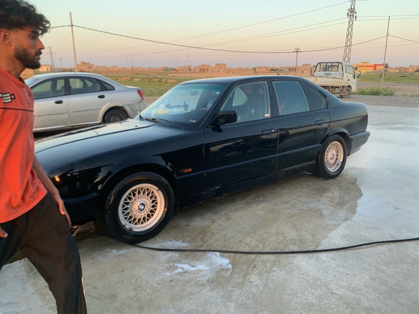 سلام عليكم 525 مسكر عدل موديل 1991 اصل بليته وسنويه رقم أربيل جديد كير ومكينه بلكارتون لتنقص ولاتبخر اكسل 3.23 
صدرها يخبل تخم تاير جديد وياله خليه اصليه تبريد شغال كهربائيات كلها شغال لايت زنون باتري 100امبير جديد سياره فتحه شغاله وارد الماني 
رقم مميز 
مكان السياره سليمانيا 
للتواصل واتساب فقط 
***********