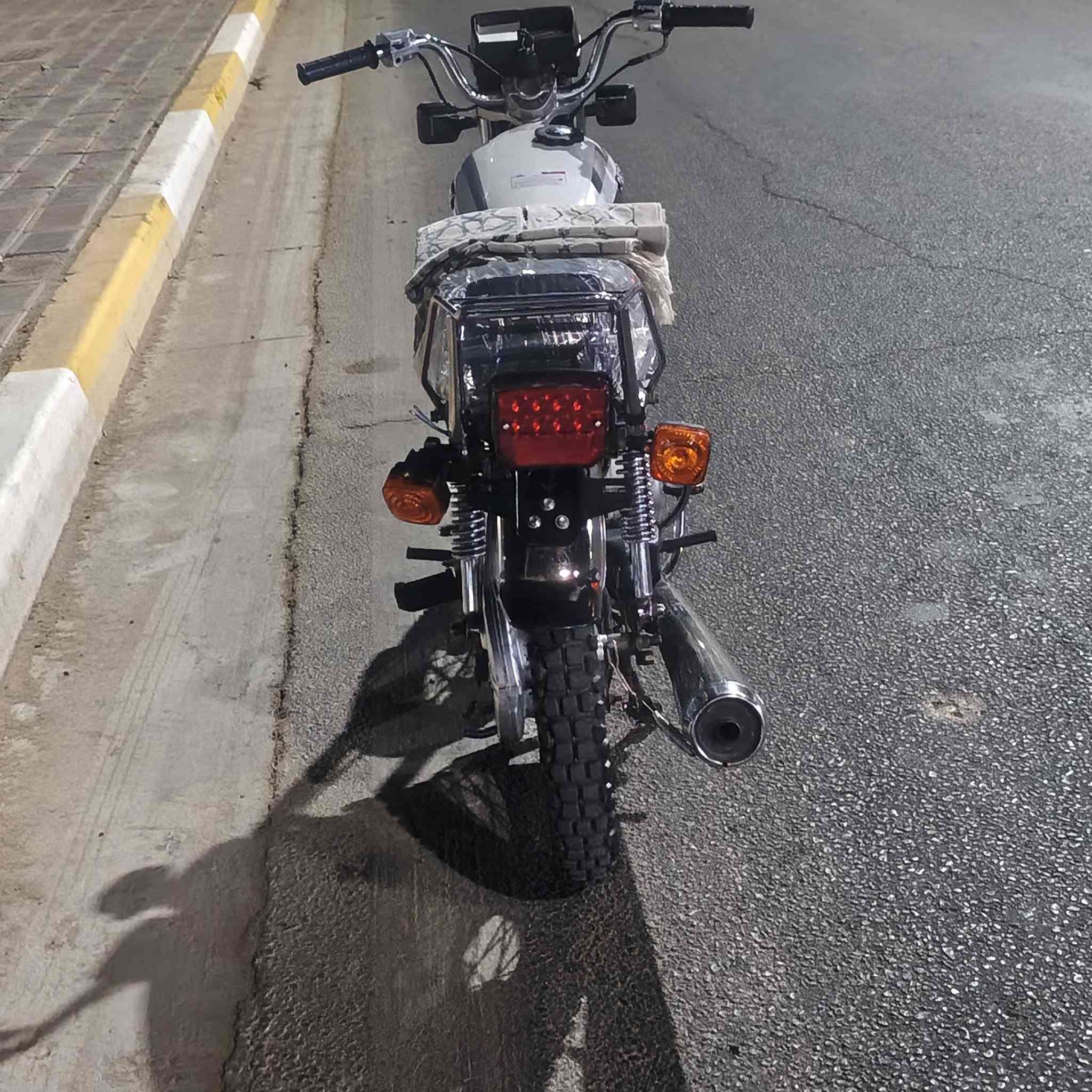 عليكم دراجه اربعه كير نامه شلامجه أوراق اصولي اصولي الدراجه موديل ٢٣ مكينه ابلاديه مامفتوحه الدراجه مال جناي ومحتاج واريد ابيع جاهزة مابيه شي  اتفيلس مافيلسه كهربائيات كله شغاله عوزهن بس ربط بس سعر الدراجه ٩٠٠ وبيه مجال لطيبين مكاني اطوريج *********** وبي واتساب
