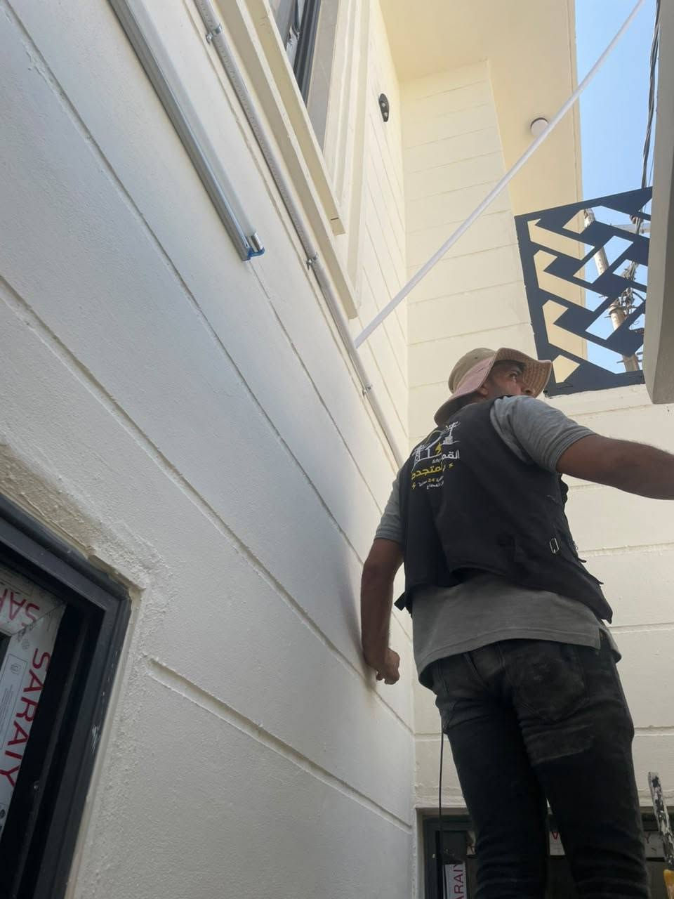 🌟 طاقة متجددة، استقرار تام، وراحة بال طوال اليوم! ☀️🔋
بكل فخر واعتزاز، نبارك للأخ الأستاذ عبد الجبار نامق (محافظة صلاح الدين – قضاء الطوز – حي الطين، خلف أسواق روكان) ثقته الكريمة بـ شركة القمة المتجددة.
تم بحمد الله وعونه يوم 6/9/2026 إكمال تنصيب منظومة طاقة شمسية متكاملة وبأعلى معايير الجودة:
⚡ مواصفات المنظومة:
 ☀️ القدرة النهارية: 16 أمبير
 🌙 القدرة الليلية: 16 أمبير
 🔆 الألواح الشمسية: 8 ألواح لونجي X10 A (قدرة 650 واط للوح الواحد | ضمان 15 سنة)
 🔋 البطاريات: ليثيوم ربت GS (سعة 16.6 كيلوواط | ضمان استبدال 5 سنوات)
 ⚡ الإنفرتر: Deye – ديا (قدرة 6.6 كيلوواط | ضمان 5 سنوات)
💡 استمتع بكهرباء مستقرة وطاقة متواصلة طوال اليوم مهما كانت الظروف!
💬 ل معرفة السعر والتفاصيل، اكتب كلمة (تم) في التعليقات وسيصلك السعر فوراً على الخاص!
📍 عنواننا:
طوز – شارع الإمام أحمد (ع) – قرب ماركت عمو طلعت.
📞 للاتصال والاستفسار:
 🏢 المكتب: ⁠***********⁠
 📱 المبيعات: ⁠***********⁠
✨ شركة القمة المتجددة
ثقة • خبرة • استمرارية 🤝
هل يناسبك هذا التعديل أم تحب أن نضيف أو نعدل شيئاً آخر؟
