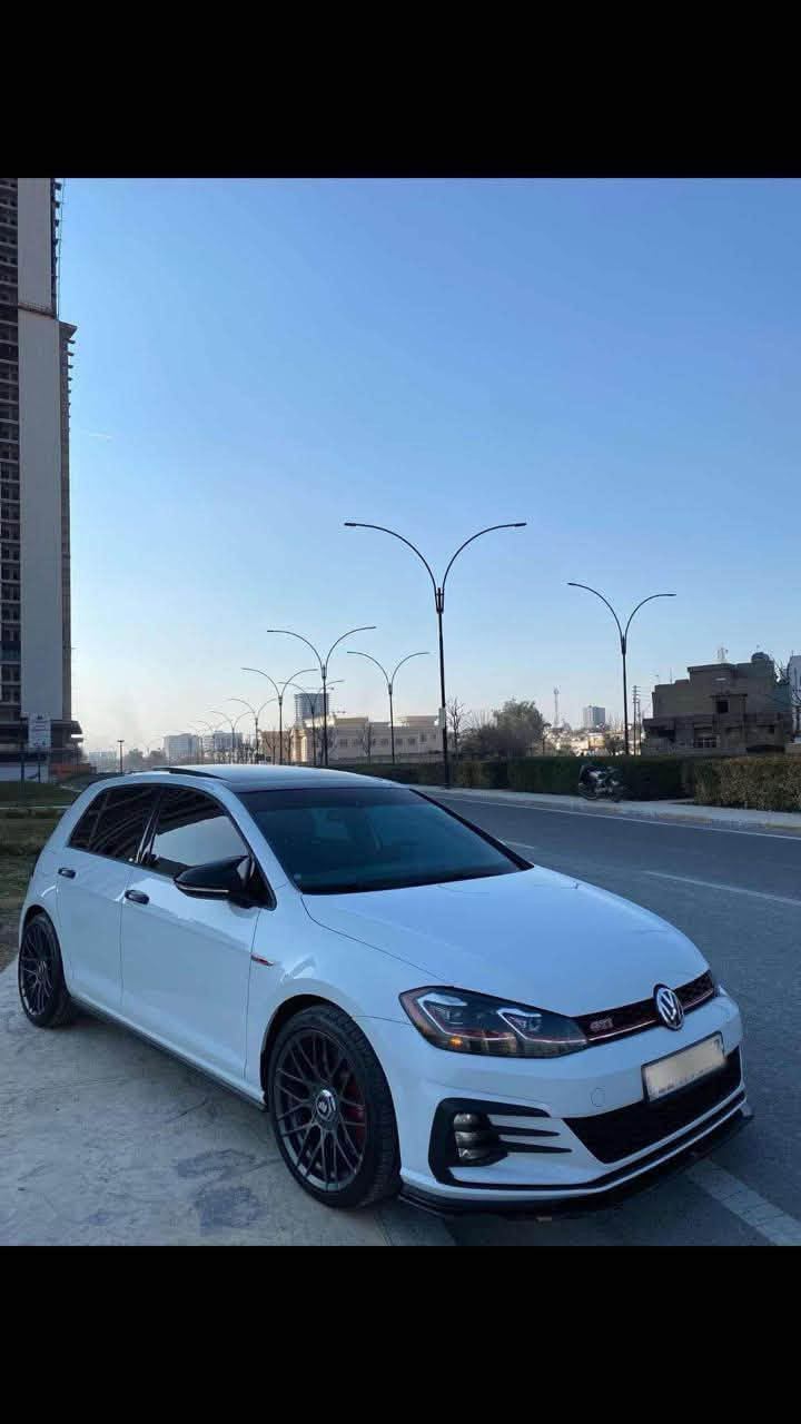 Golf gti 2020
قەپات مسفات پانۆرامە کوشین جلد 
شاشە گەوەرە  ٤ مۆد 
رادار  کوشین گەرم 
لایت متحرک
خەتی جادە 
ئاوێنە رادار قەپات موسفات بێ ئۆتۆبان 
یەک چاملخ  پشت سیاق  سبوخە 
بێ ئرباک بێ ژورێ نوقتە ژوری نیە 
54mi رۆیشتیە 
***********

