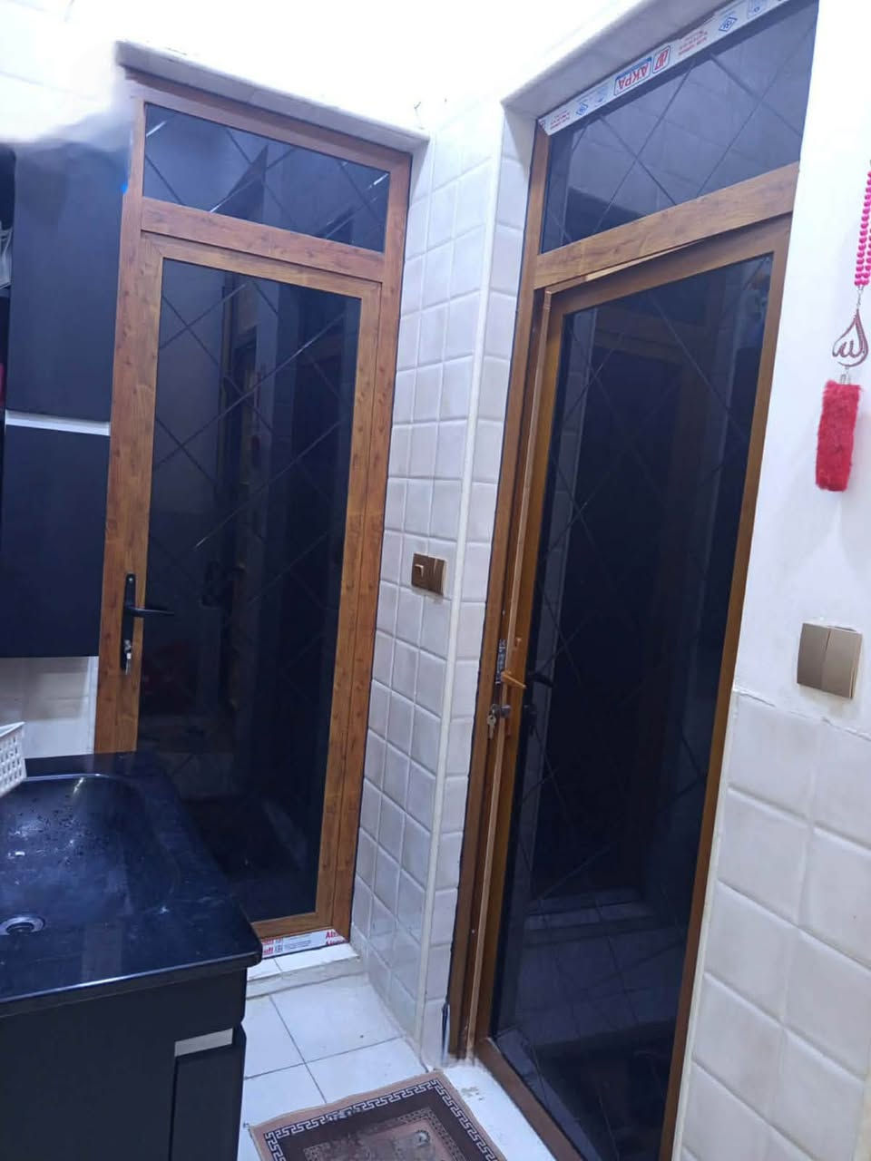 بيت للبيع في بغداد المحوديه قضاء حي الثوره✅ طابو صرف مساحته ١٥٠

يحتوي البيت في الطابق الارضي علا صاله كبيره و غرفه ومجمعات صحيه مع مطبخ حار و بارد مع منور .
ويحتوي الطابق الثاني علا صاله مع غرفتين ومجمع صحي وصاله كبيره وصطح خارجي
الموقع المختصر مقابيل معمل الثلج القديم او معمل الدراجات البيت قريب علا الشارع العام
مسافه مشي دقيقه.
مدرسه ابتدائيه تبعد خمس دقايق.
مستشفئ المحموديه تبعد عن البيت خمس دقائق. كل الخدمات متوفره للاستفسار والسعر واتساب🥀
***********
