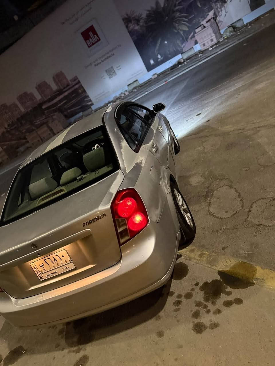 🚘 للبيع سوزوكي فورنزا 2006 محرك 2.0
✅ الإيجابيات:

- السيارة جاهزة من كلشي.
- الكير والمحرك خير من الله.
- المحرك مجمّف قبل سنة، تجفيت مضبوط.
- الكير مكفول.
- كهربائيات السيارة كلها شغالة.
- داخلية السيارة نظيفة.
- تخم تاير أمامي وخلفي جديد.
- صدر أمامي وخلفي جديد.
- صالنصه جديدة.
- تبريد ثلج خير من الله. ❄️
- عليها منظومة زنون كاملة.
- إشارات LED.
- السنوية بعدها ما نافذة.
- ما عليها غرامات.
- رقم بغداد.

❌ السلبيات:

- السيارة مصبوغة وجارده.
- بيها ضربة أمامية خفيفة، ما واصلة للشاصي.
- خياسات مابيها فقط البلدوّسة والجاملغ الخلفي.

💰 السعر: 58 ورقه

- بيها مجال قليل.

📄 السيارة بسمي، والتحويل ثاني يوم.

   •    مكان السيارة: بغداد، الغزالية.

📞 للاتصال: ***********

السيارة جاهزة للفحص والمعاينة.
