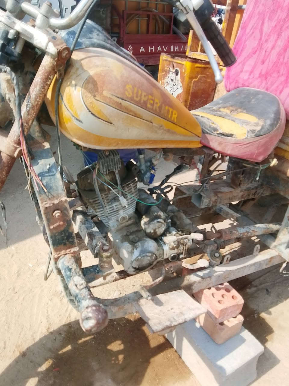 ستوته لبيع اوراق بيها كطع بل شاصي عنوان البصره تنومه *********** قفل ب350
