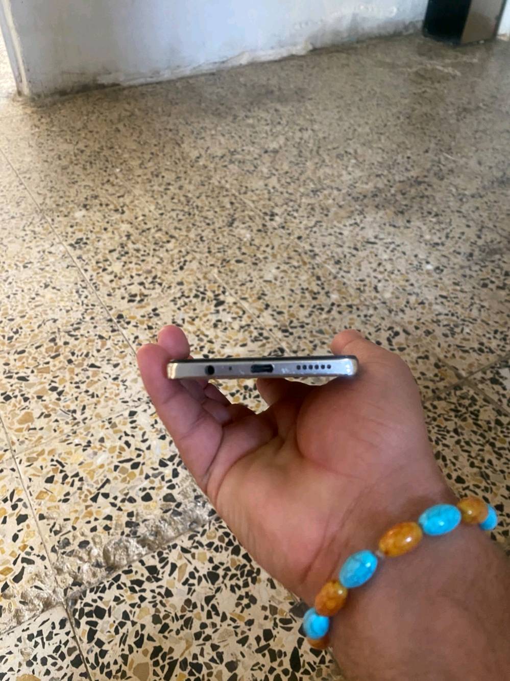 السلام عليكم جهاز للبيع سعره 250وبي مجال جهاز نضيف ممفتوح بيع أو مراوس حسب جهاز عندك(***********)