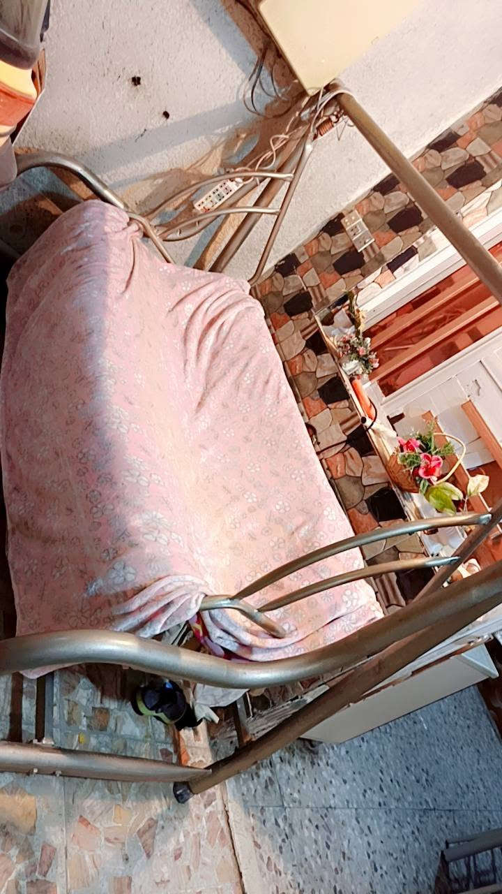 سرير نفر متنقل • جهاز مزيل دهون • ستاند ملابس طابقين