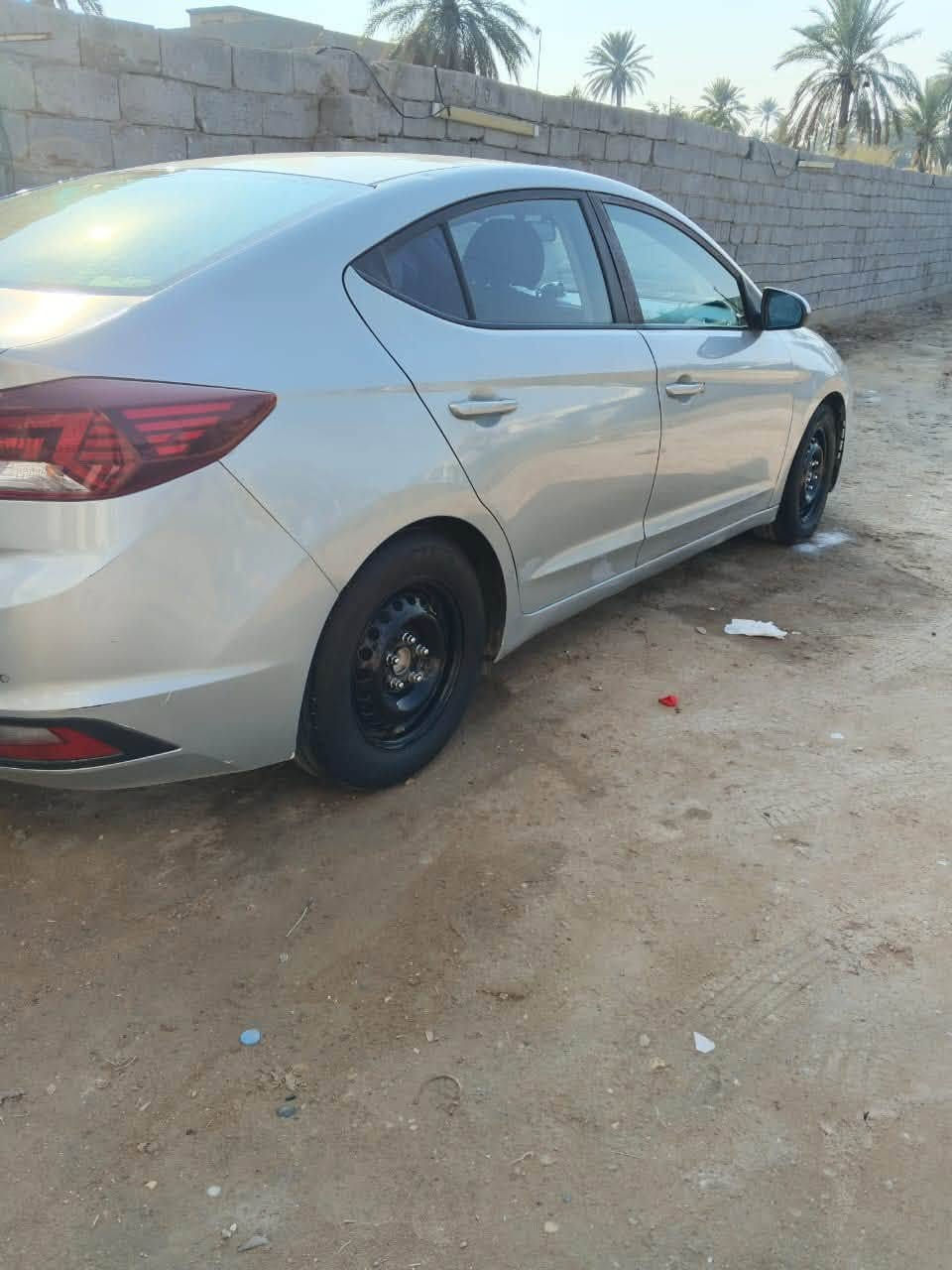 النترا ٢٠٢٠
ماشية 121 mi 
بيها صفحة صبغ ابيع حزام 
 113$ 
***********
