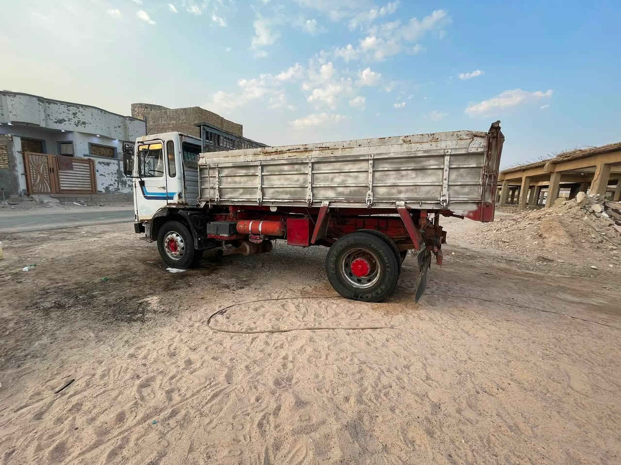 سلام عليگم
مان گلااب مديل 92اصل 
مگينه 25. عادي بيه بخار 
گير 4x4  ارسل جي اف 
رقم بصره تحويل شاصي مگفول بدي فافون 

السعر 65 مكاني البصره
للاستفسار ***********
