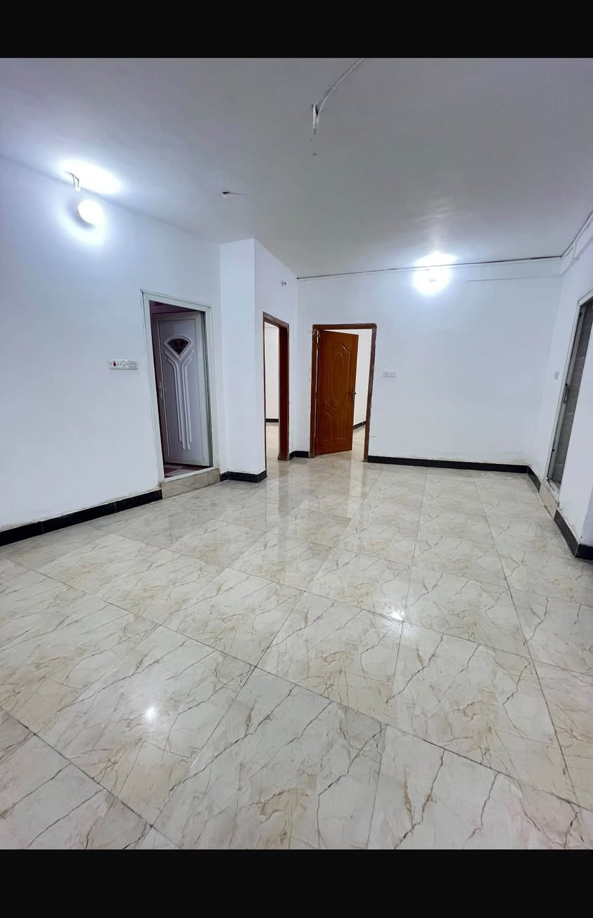 الطويسة قرب الجسر الاحم • طابق أول • ٢ غرف