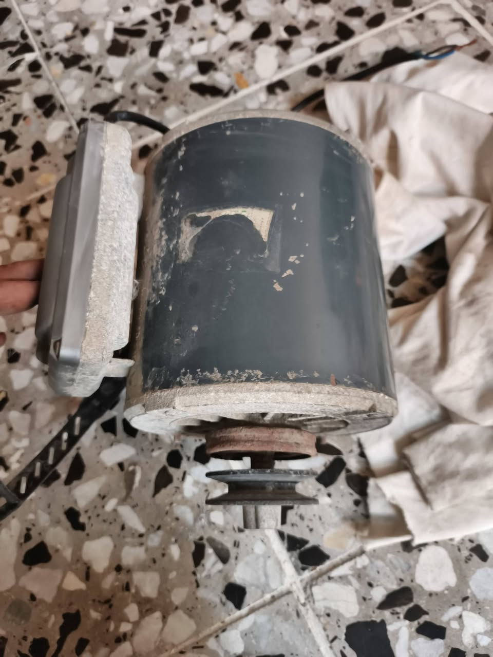 السلام عليكم عدي غراض البيع اروبن مستخدم شي قليل سعره 60 } ماطور مبرده أصلي  نحاس شغل سعره 25الف}3بلازمات حاسوب  واحده المس وشغالات كلهن الصغر على 30الوحد الجبير المس سعره 55 العنوان بغداد الباويه شارع المدرس***********
