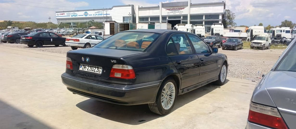 Bmw528 مديل٢٠٠٠ /كيرو مه كينه ي به شه رت ته قه و ره قه ي به شه رت كاره باياتي مه زبوته جوار تايه و ويل لوك  كورينه وه يش ئه كه م له سه ر دل كرتن ژ. م *********** كالار, السليمانية

نص مكتوب في الصور:
- NOTE 40 Pro
- 24mm f/1.7 1/113s ISO50
- ***********
