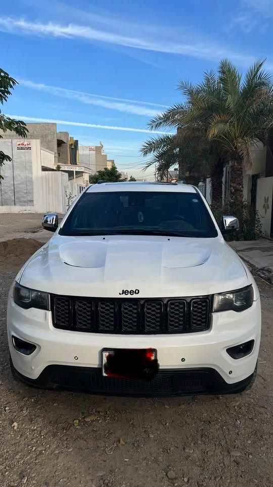 جراند شيروكي ٢٠٢١ • أبيض لؤلؤي • رقم اربيل