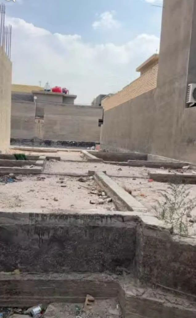 قطعه ارض مساحه ١٥٠متر في حي الصديق تجاريه واجهه ٧،٥م نزال ٢٠م بطن الركن (رقم العقار ١٠١٠ ) شارعها ٢٠ م تجاري تبليط 
تحتوي على محل مع بتلو مدفون من صاحبها الشرعي مباشر...
***********📲
***********📞
ابي غريب-حي الصديق- الشارع الرئيسي..

نص مكتوب في الصور:
- شارع بغداد 1 الشمال ١٦ / ٤ هكتريا وشعار ثانويه روضه حضانه ثانويه مركز شباب تشجير مدارس جامع النور مكتب الشاكرين للعقار *********** ***********