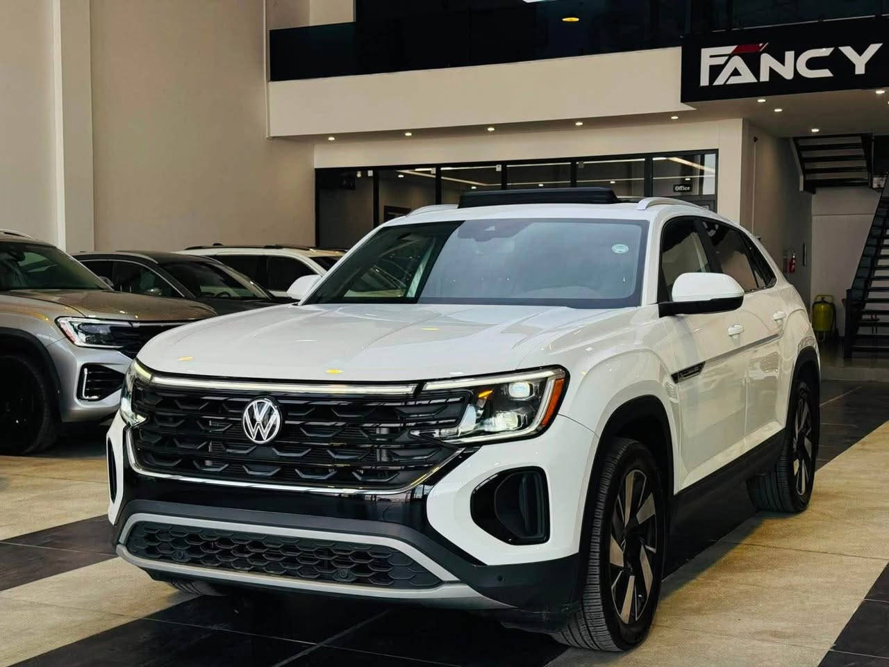 Volkswagen Atlas se cross  2024 🔥

حجم المحرك 4 سلندر  
فول موصفات للاخير
5 راكب
وارد امريكي 
ضر سيارة شوية باب سبوغ بس 
بدون دواخل
المواصفات  :
بانروما 
4mation دبل اکسل
بصمة تشغيل
بصمة أبواب
تشغيل عن بعد (Remote Start)
صندوق شفط كهربائي 
رادار أمامي (تحديد مسار)
رادار جانبي (نقاط عمياء
رادار خلفي (تحذير من الاصطدام)
سستم سماعات FENDER
تحكم وضعيات القيادة Drive Modes 
تبريد مركزي لمس
كشنات جلد+تدفئة تبريد مشاج
هاند بريك بصمة
Android Auto 
Apple Car Play 
مانع انزلاق+ABS
شاشة كبيرة لمس
حساسات خلفية+ كاميرا 
تحكمات استيرن
اوتو ستارت Auto start 
اوتو ستوب Auto Stop 
وبقية المواصفات المعروفة

العنوان اربيل 
كاتي بدون اوقام تترقم شمالي فقط
للاتصال استفسار واتس اب

*********** أربيل, العراق
